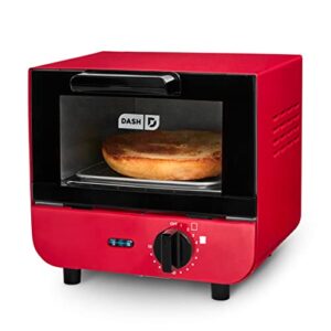 Dash DMTO100GBRD04 Mini torradeira para pão, bagels, biscoitos, pizza, paninis e mais com assadeira, rack, função de desligamento automático, vermelho
